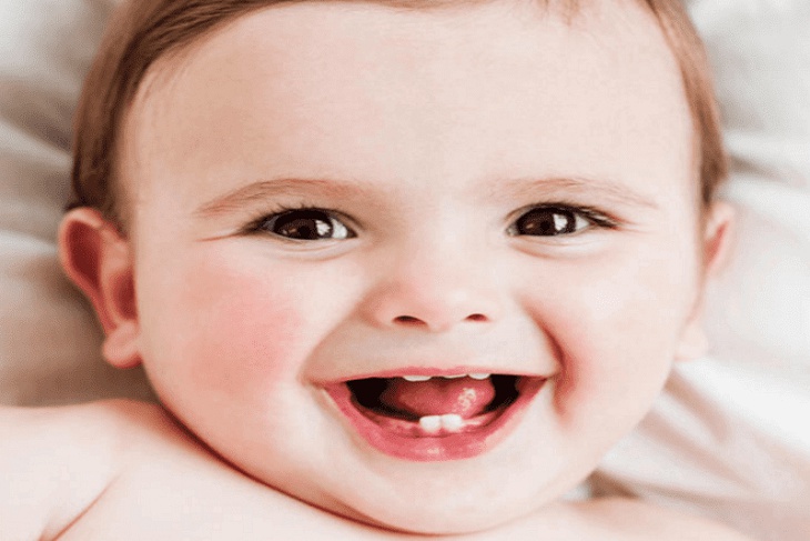 Răng sữa là răng xuất hiện đầu tiên trong quá trình trẻ được sinh ra và lớn lên