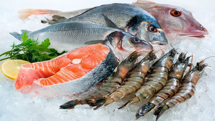Các loại hải sản như: Tôm, cua, cá có chứa hàm lượng canxi cao