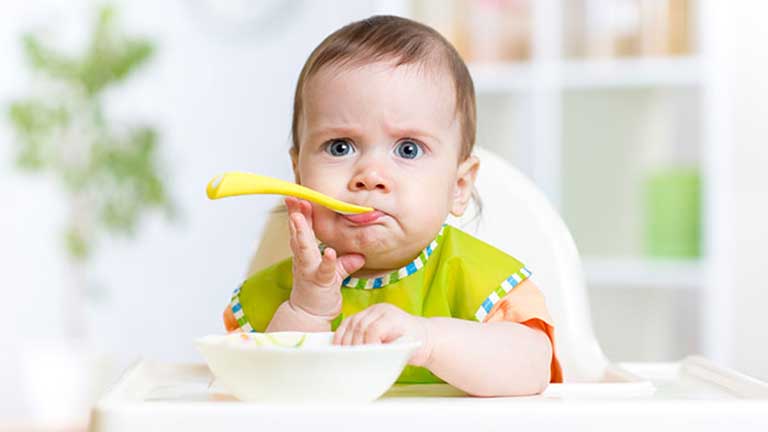 Thay đổi thói quen ăn uống của trẻ giúp giảm nhẹ triệu chứng táo bón