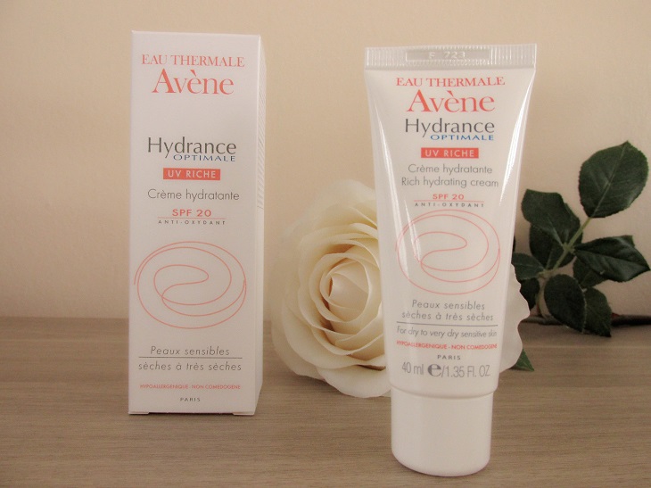 Avene Hydrance Optimale UV Light Hydrating Cream vừa giúp dưỡng ẩm, vừa chống nắng hiệu quả