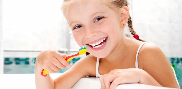 Nên tạo cho trẻ thói quen đánh răng hàng ngày để có hàm răng đều đẹp hơn