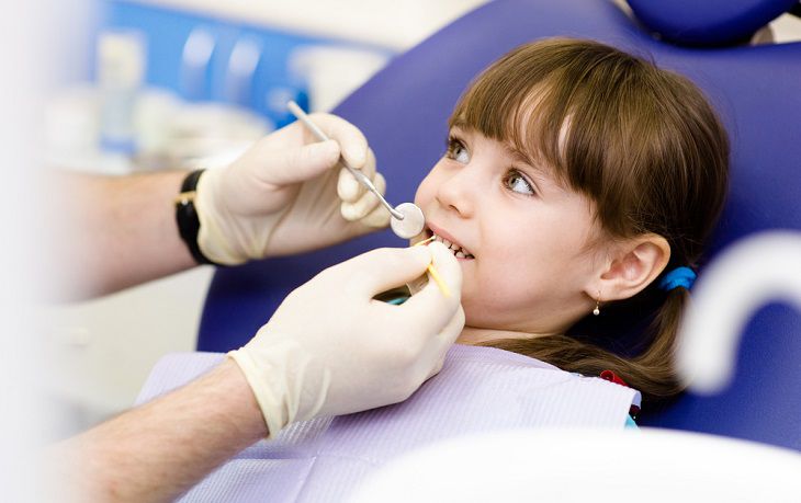 Nhổ răng sữa tại nha khoa sẽ đảm đảm bảo an toàn hơn cho trẻ