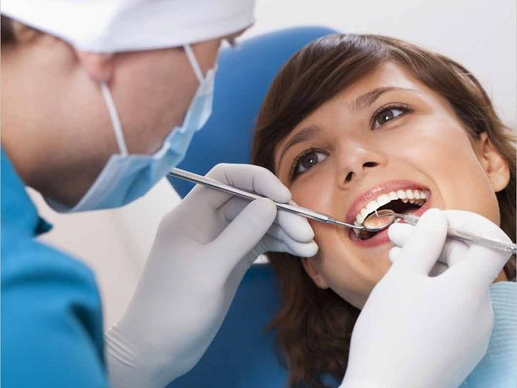 Niềng răng khểnh phải trải qua quy trình thăm khám và thực hiện cẩn thận