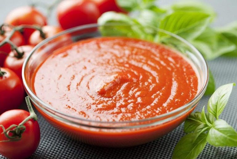 Hạn chế ăn sốt chà chua vì dễ khiến răng bị ố màu