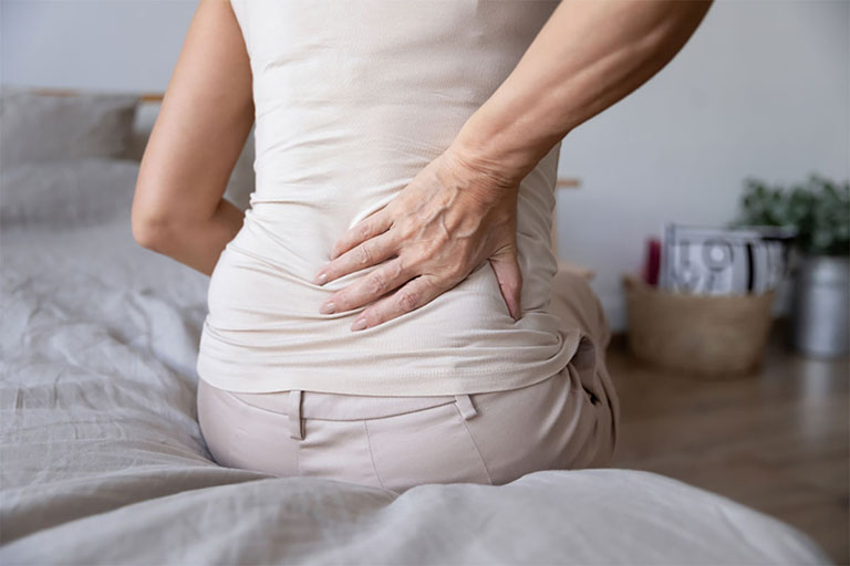Thoát vị đĩa đệm xảy ra ở vùng cột sống thắt lưng khi tiến triển nặng có thể gây ra biến chứng teo chân