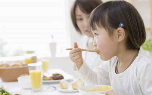 Những lưu ý cần thiết khi chăm sóc trẻ bị đau dạ dày tại nhà