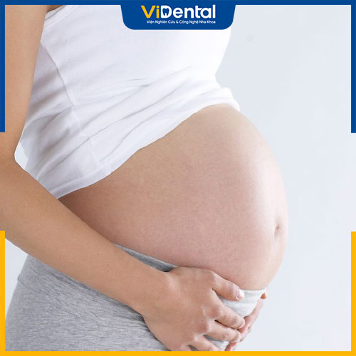 Phụ nữ có thai cần tham khảo ý kiến bác sĩ trước khi sử dụng thuốc Nsaids