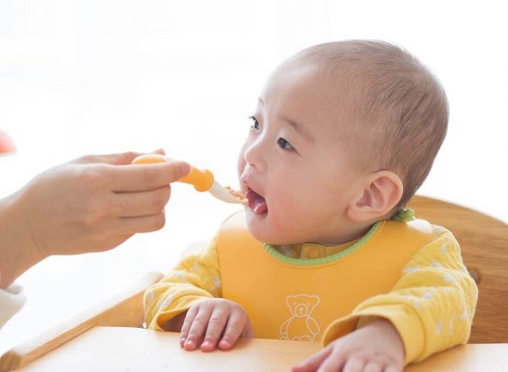 Cha mẹ chú ý lựa chọn thực phẩm sử dụng cho bé đảm bảo về nguồn gốc, chỉ tiêu chất lượng, hợp vệ sinh