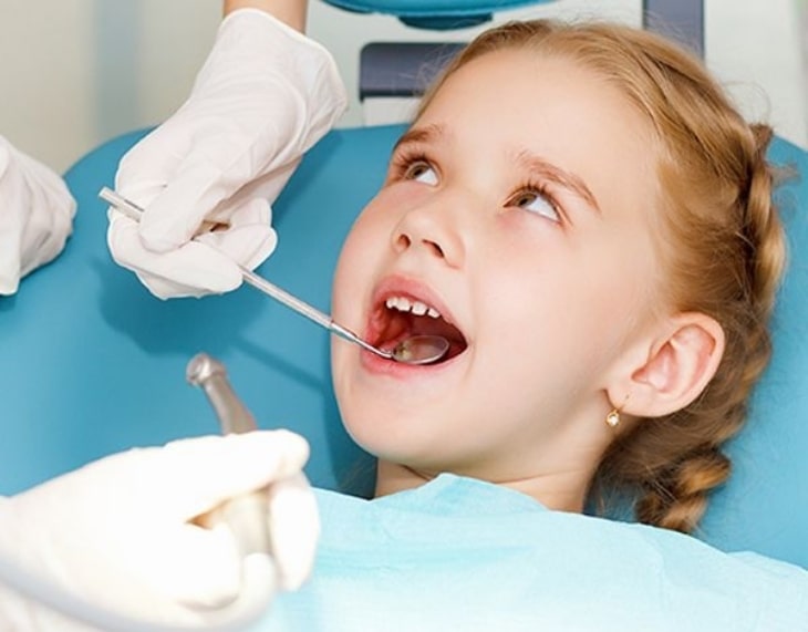 Cha mẹ cần lựa chọn địa chỉ nha khoa uy tín để niềng răng cho con